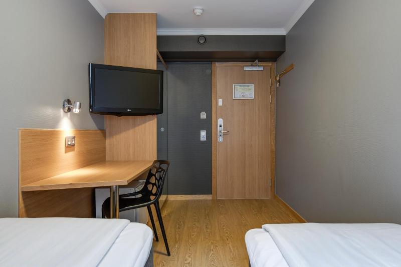 Double/Twin Room with Shared Bathroom image 3