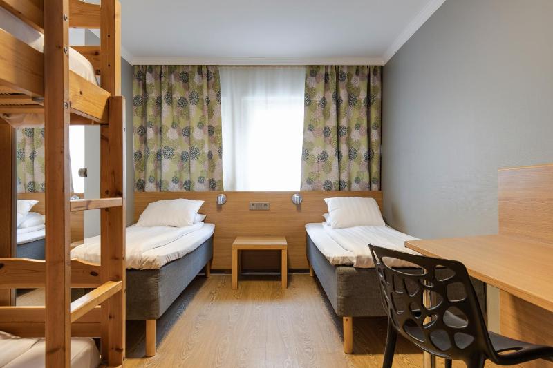 Family Room with Shared Bathroom (4 Adults) image 1