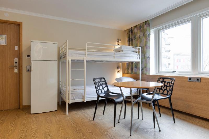 Family Room with Shared Bathroom (6 Adults) image 1