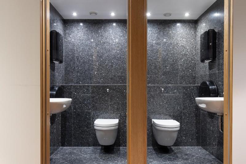 Single Room with Shared Bathroom image 3