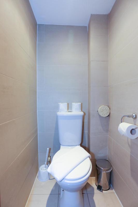 Small Double Room with Shared Bathroom image 2