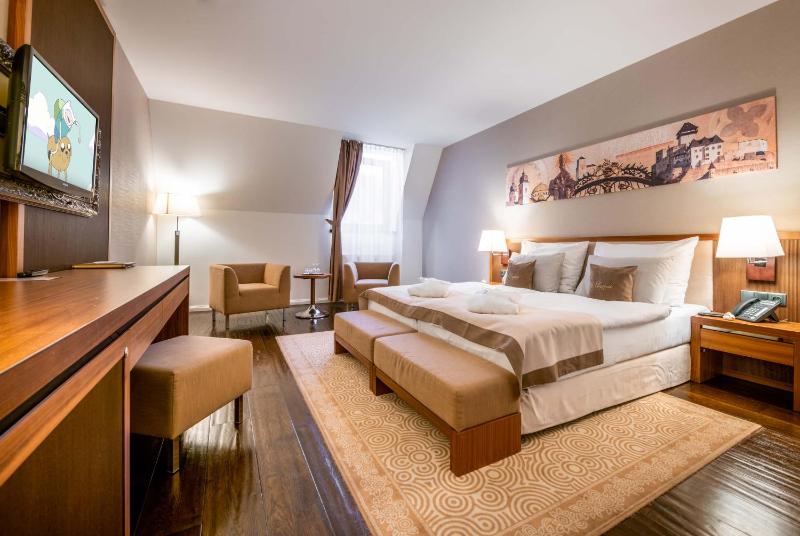 Deluxe Room image 4