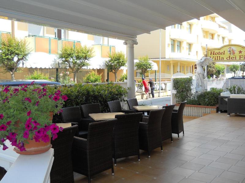 Hotel Villa dei Fiori - sul mare con piscina - image 20