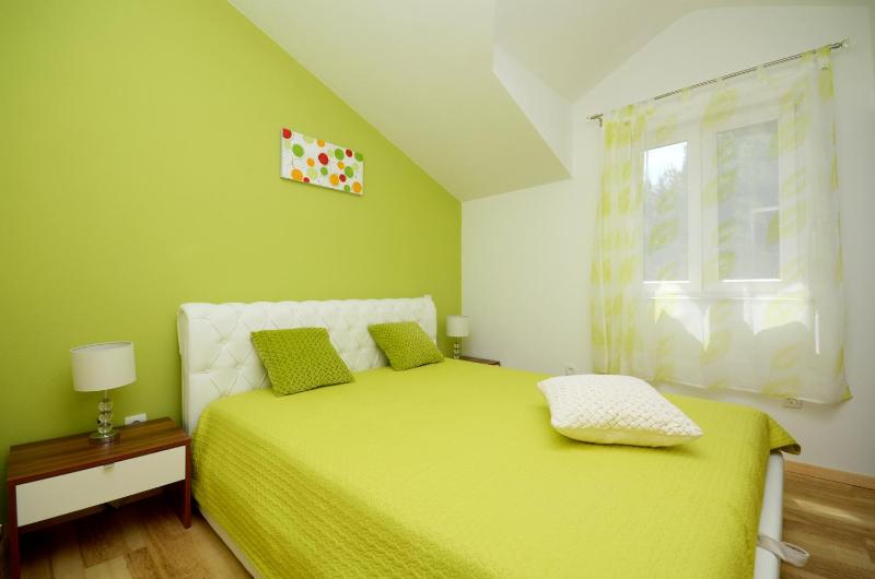 Deluxe Two-Bedroom Apartment with Sea View image 4