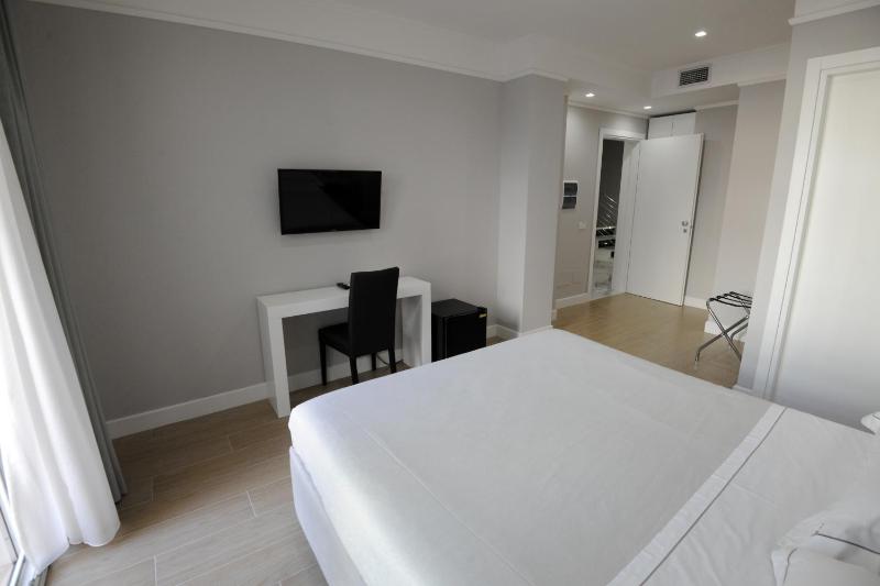 Double Room with Terrace image 4