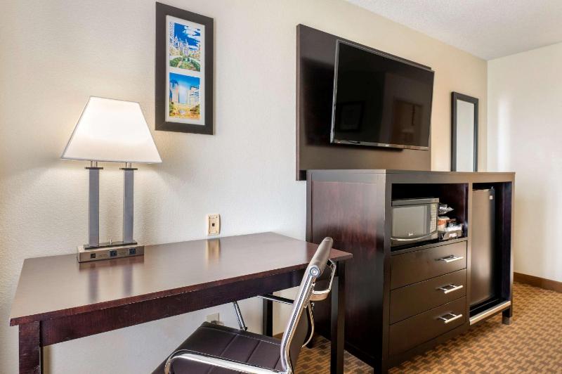 King Room image 3
