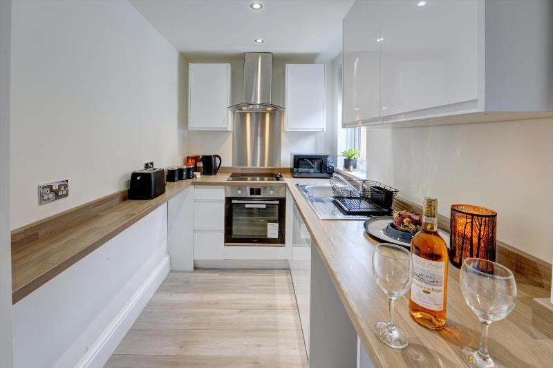 Knighton 2-Bedroom Cottage - Free Parking Contractor friendly - image 1