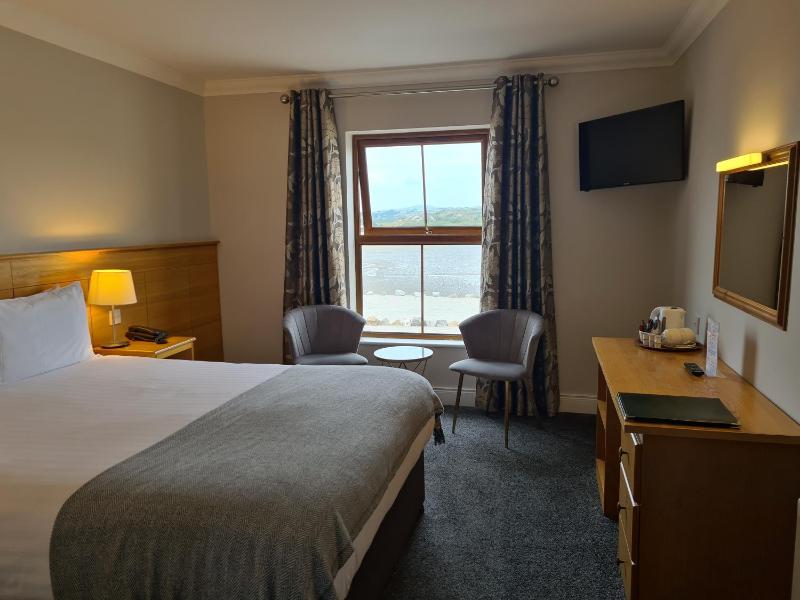 Double Room with Sea View image 1