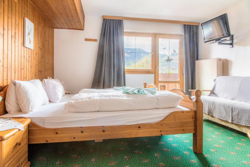 Double Room with Balcony image 3