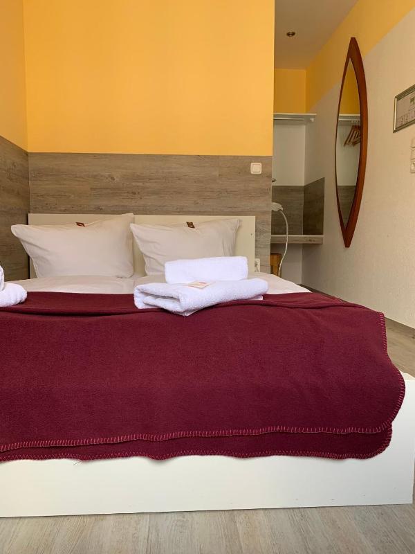 Small Double Room image 2