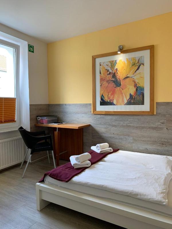 Small Double Room image 3