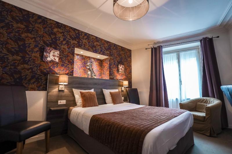Superior Triple Room image 1