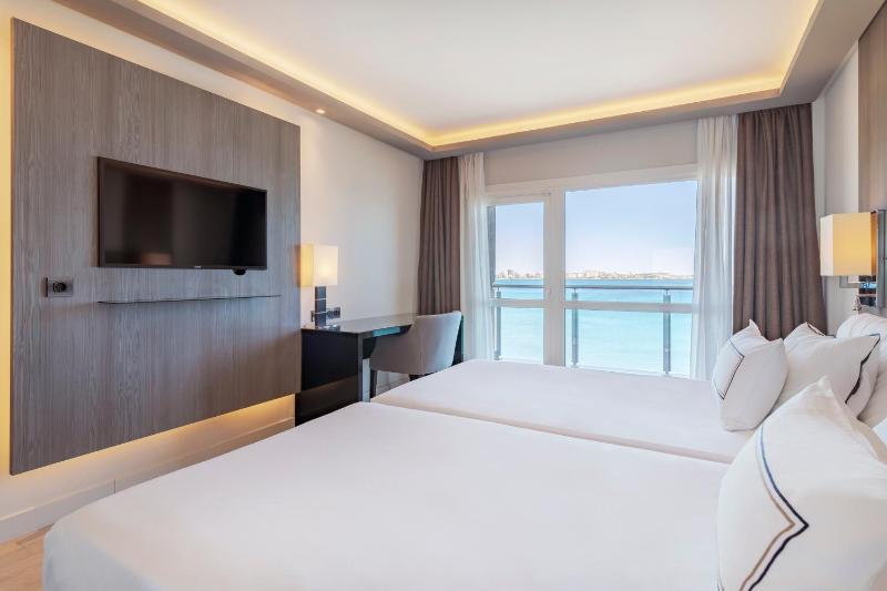 Premium Room with Sea View image 3