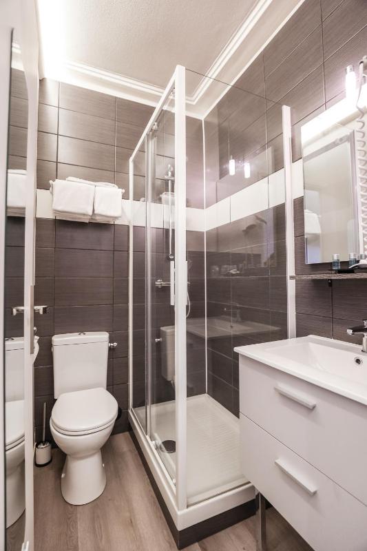 Standard Double Room image 2