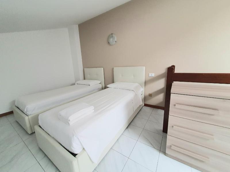 Sirmione Acque del Garda Apartments - image 11