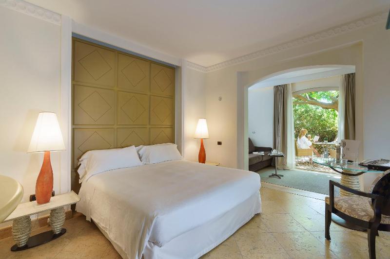 Deluxe Double or Twin Room with Terrace image 3