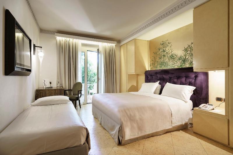 Classic Triple Room with Terrace image 1