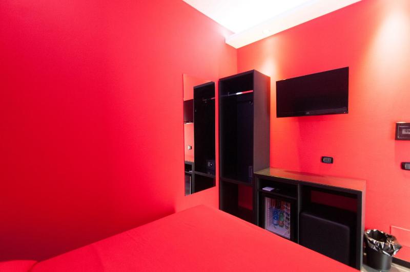 Small Double Room image 4