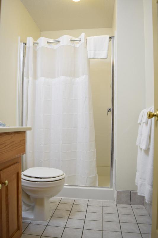 Standard Queen Room image 4