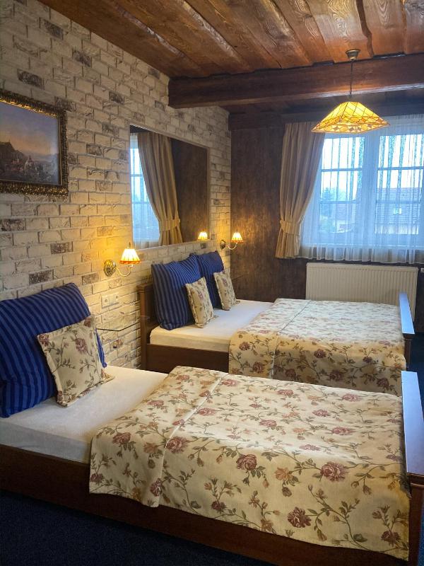 Triple Room with Private Bathroom image 2