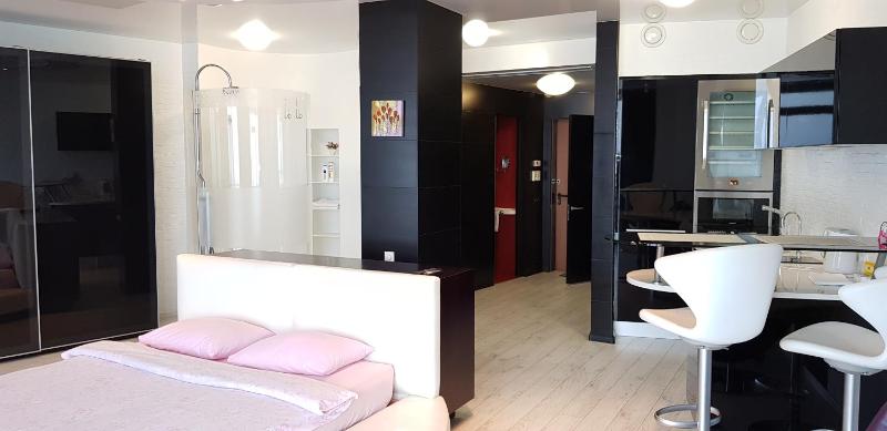 Luxury Suite with Balcony and River View image 3