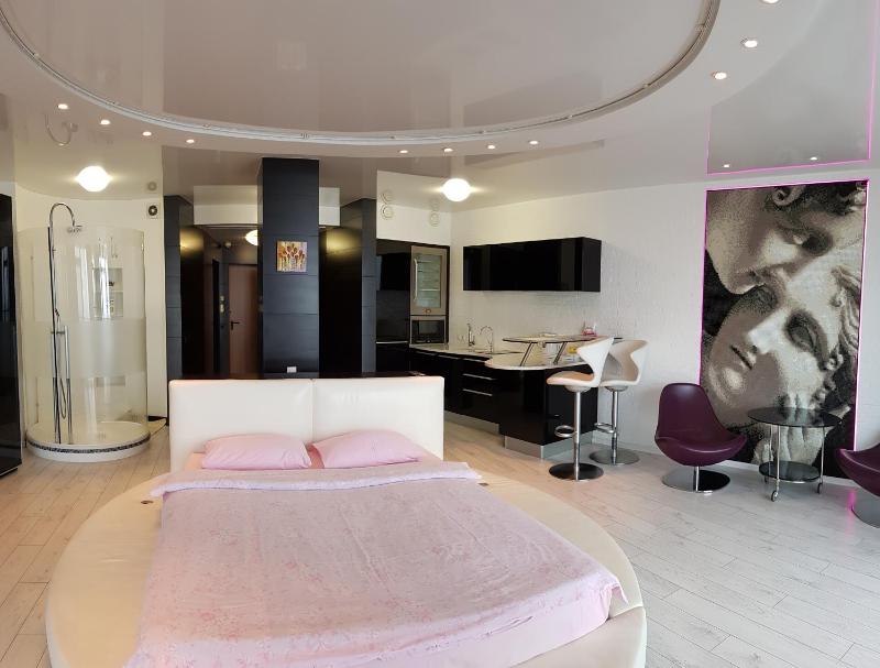 Luxury Suite with Balcony and River View image 2