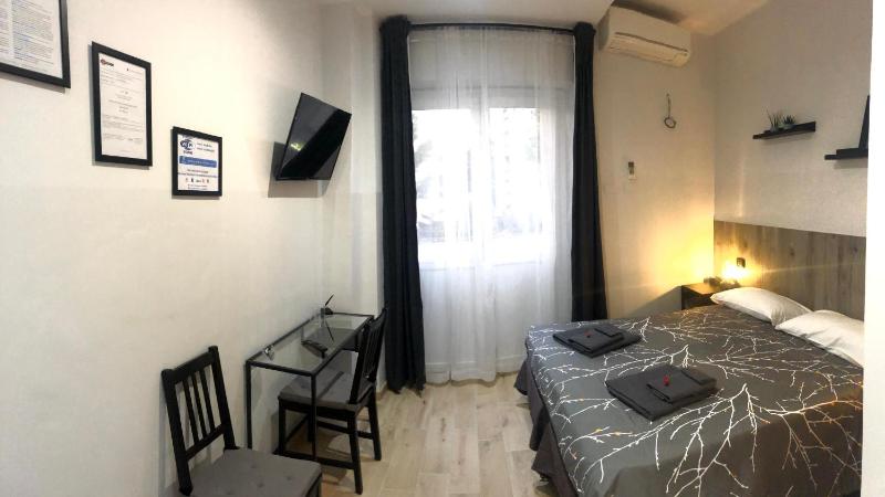 Double Room with Private Bathroom image 4