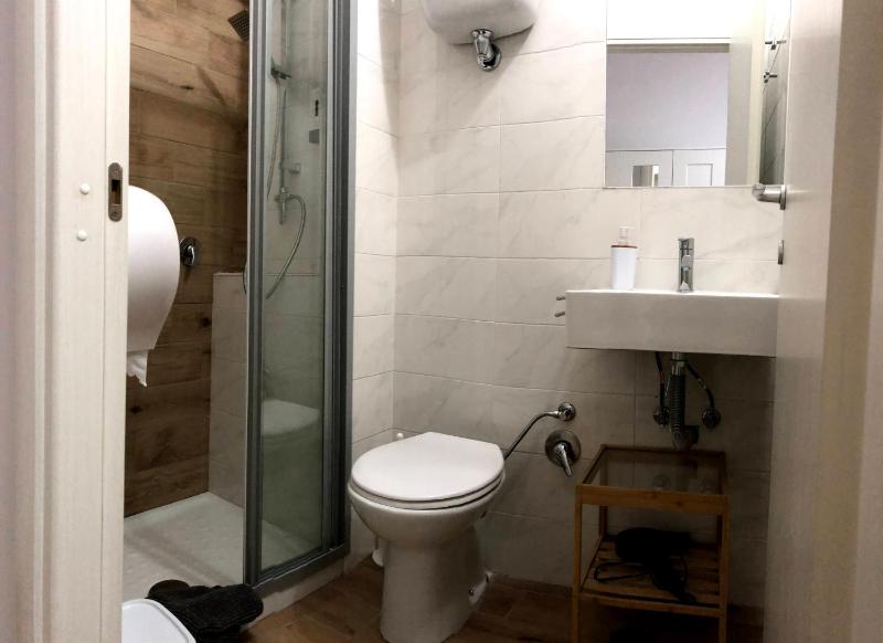 Double Room with Private Bathroom image 2
