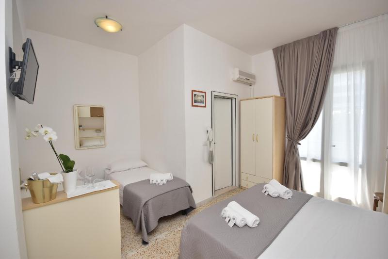 Quadruple Room image 1
