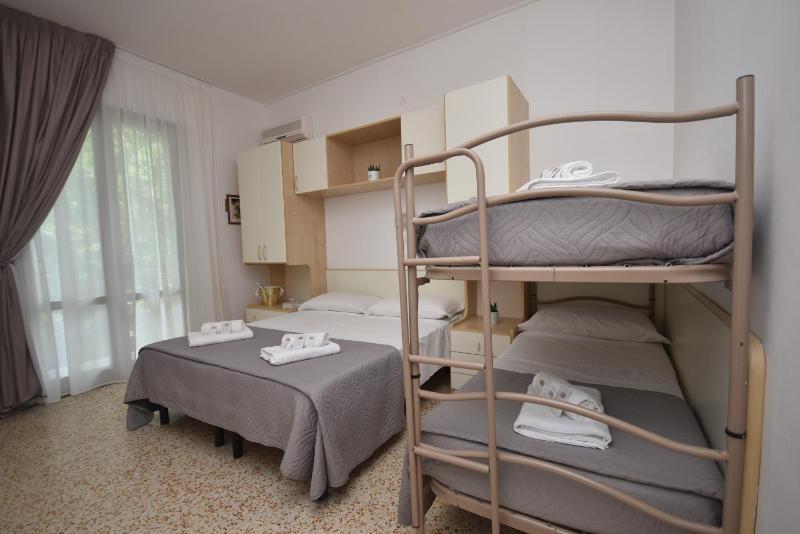 Quadruple Room image 3