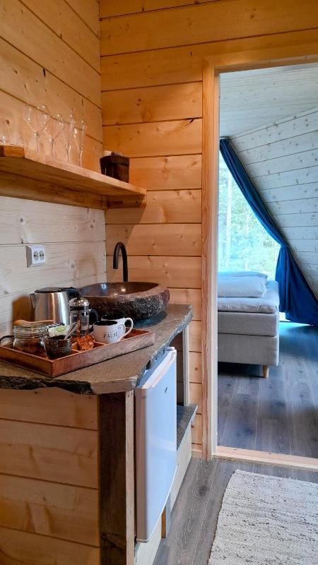 One-Bedroom Cottage image 4