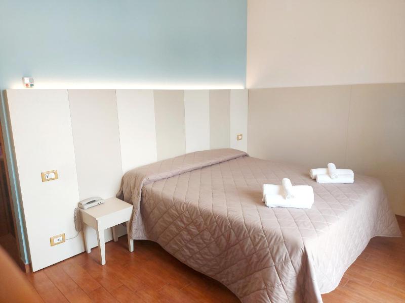 Double or Twin Room image 2