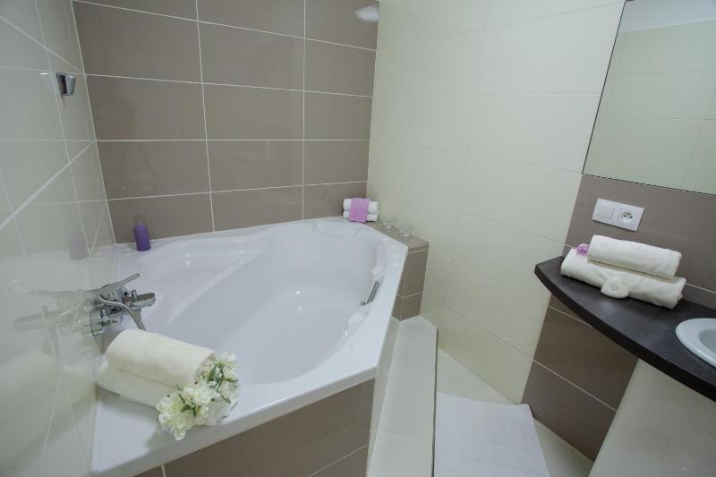 Two-Bedroom Apartment image 3