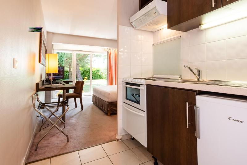 Studio double bed image 1