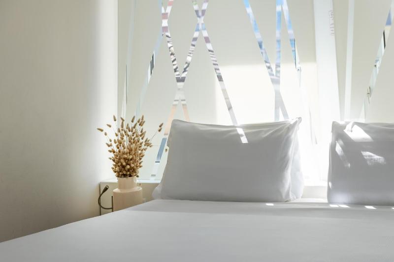 Classic Double Room image 3