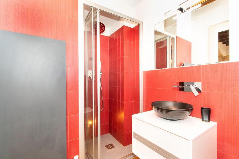 GuestHost - Stylish Quardilatero Romano Central Flat - image 14