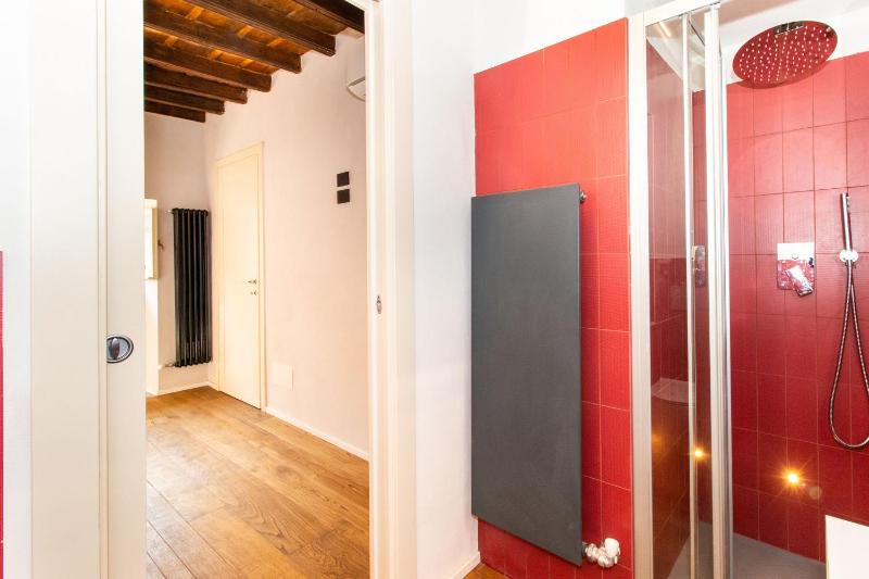 GuestHost - Stylish Quardilatero Romano Central Flat - image 9