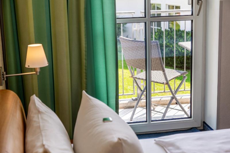 Standard Double Room image 3