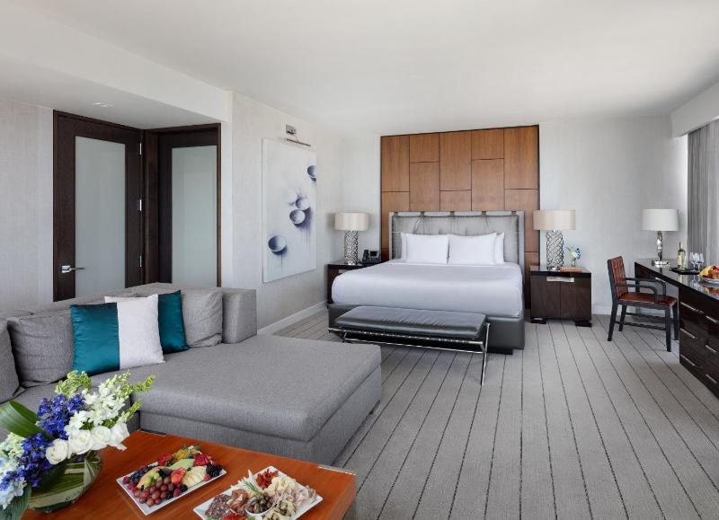 Deluxe Suite image 3