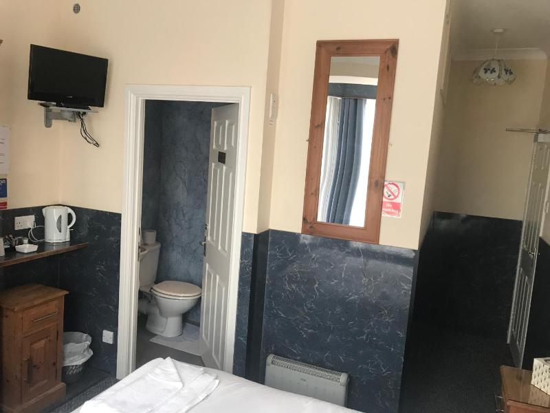 Double Room with Private Bathroom image 4