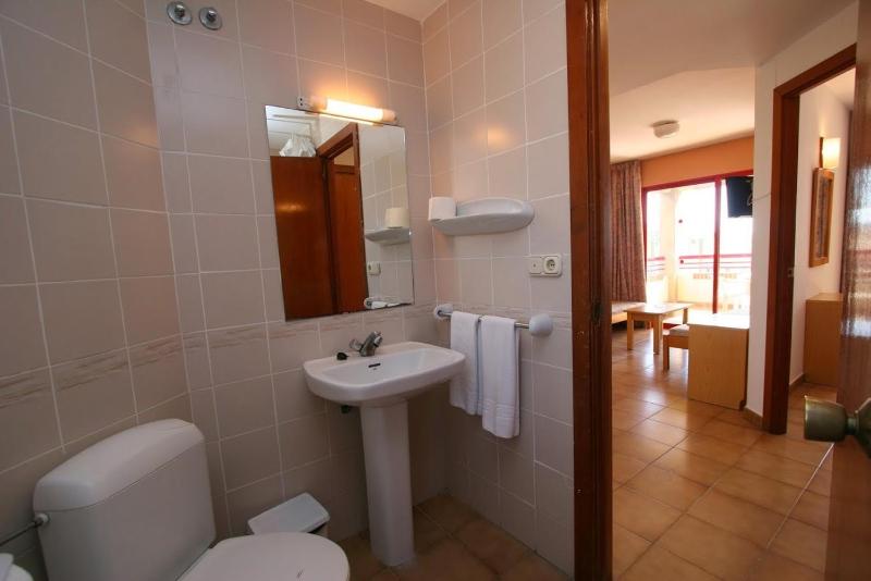 One-Bedroom Apartment image 3