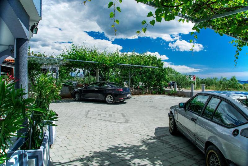 Apartments Peran - image 17