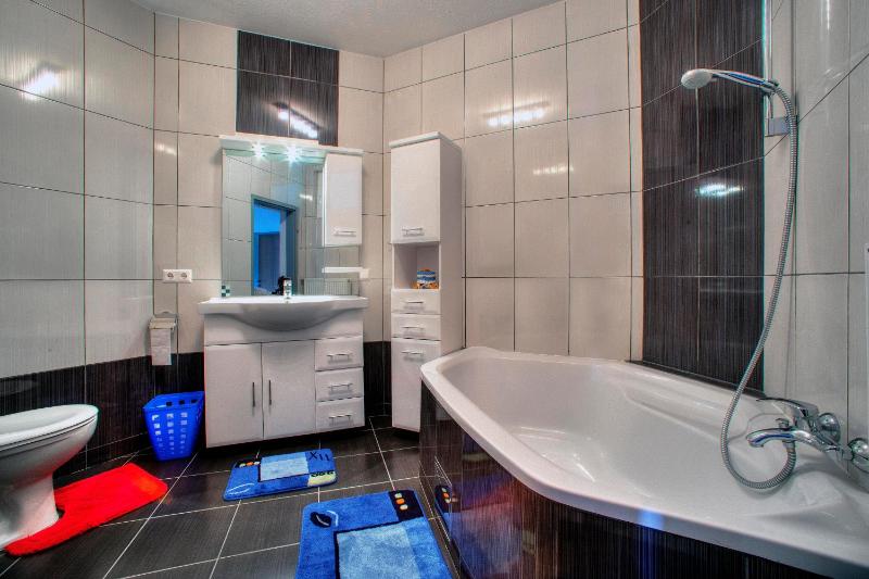 Apartments Peran - image 11