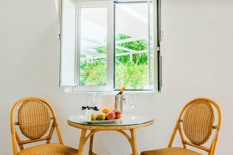Deluxe Bungalow image 3