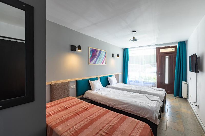 Standard Triple Room image 1