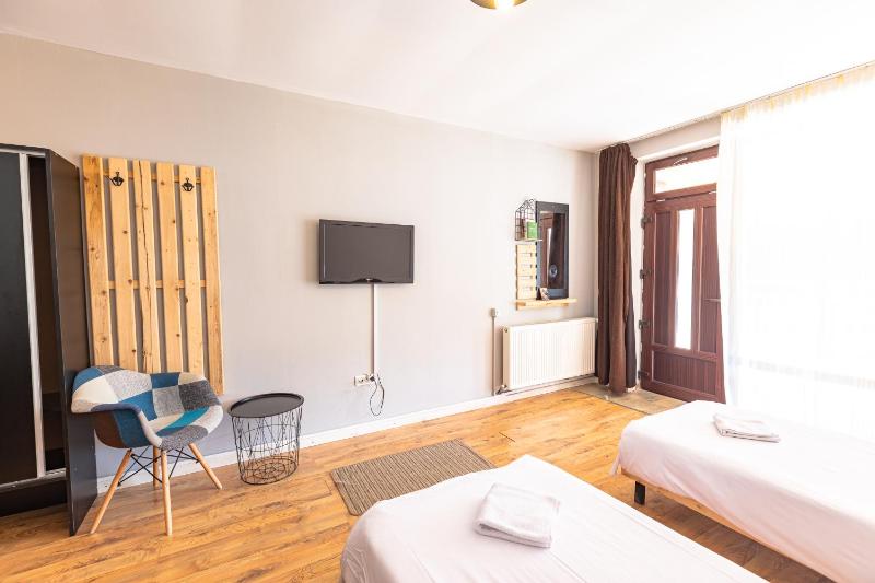 Standard Triple Room image 3