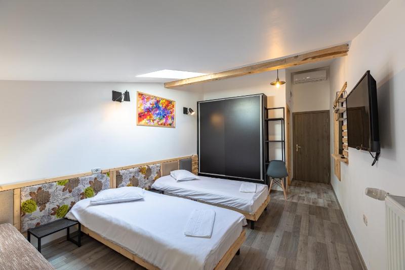 Standard Triple Room image 3