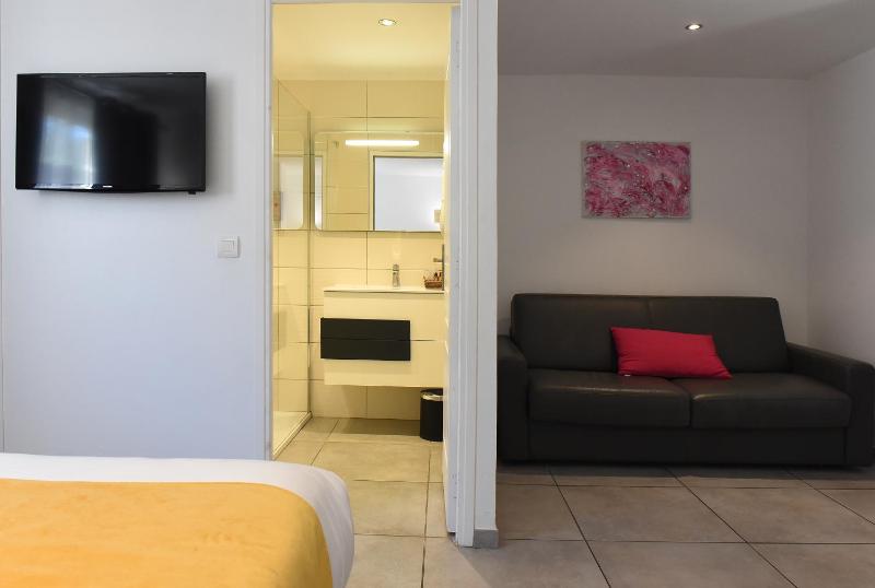 Double Room with Courtyard View image 4
