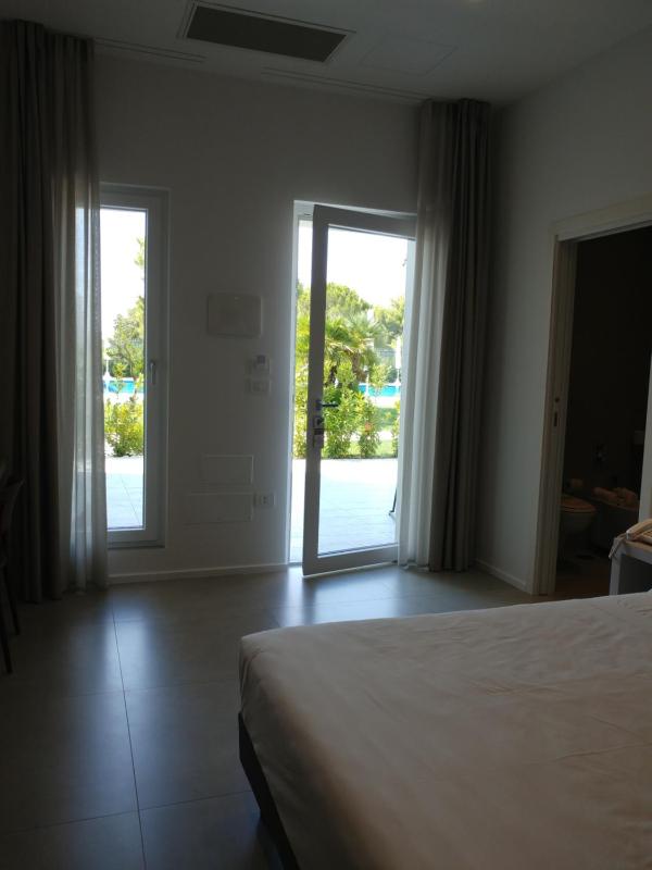 King Room with Pool View image 3