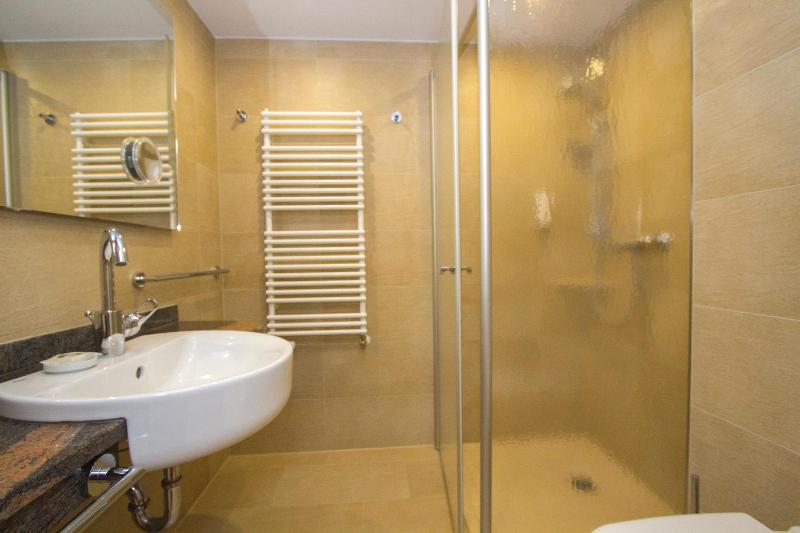 Deluxe Double Room image 2